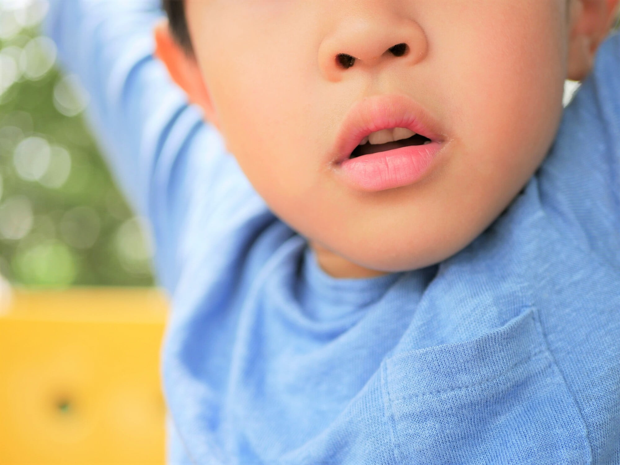 口呼吸をする男の子
